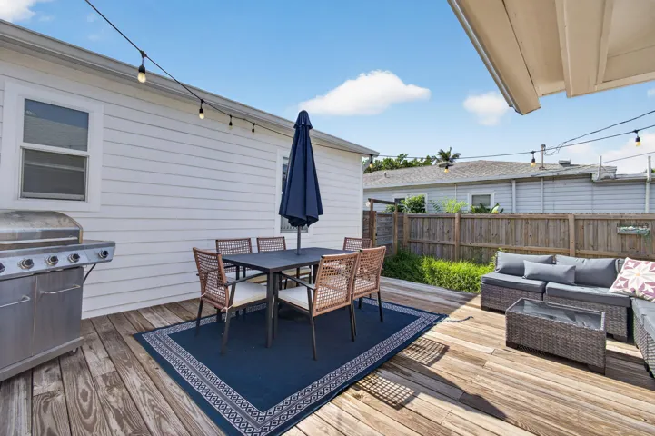 1305 Deck