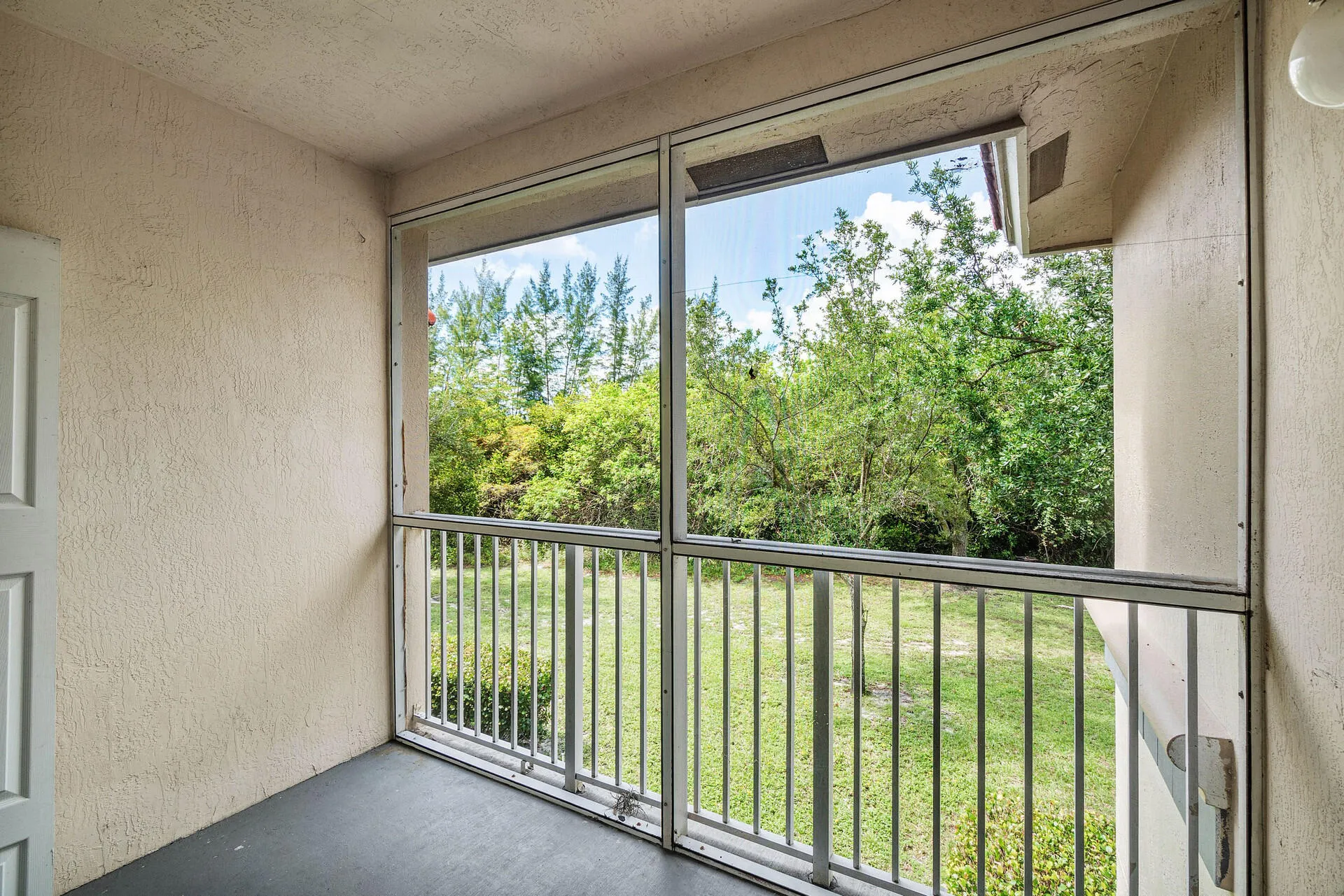 screen balcony