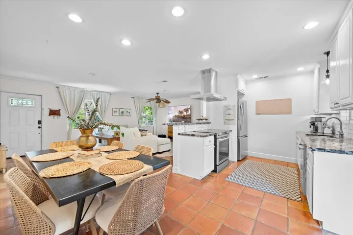Dining Kitchen