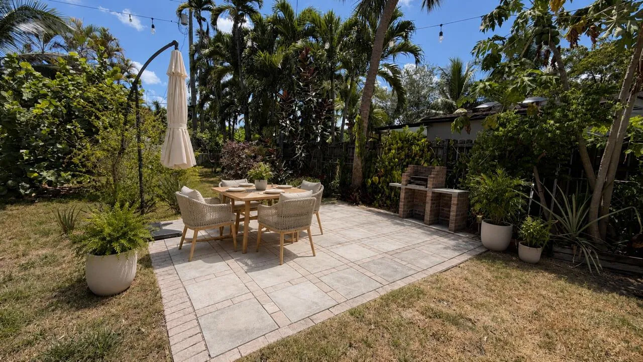 CUSTOM BUILT BBQ AND PATIO GREAT AREA FOR ENTERTAINING