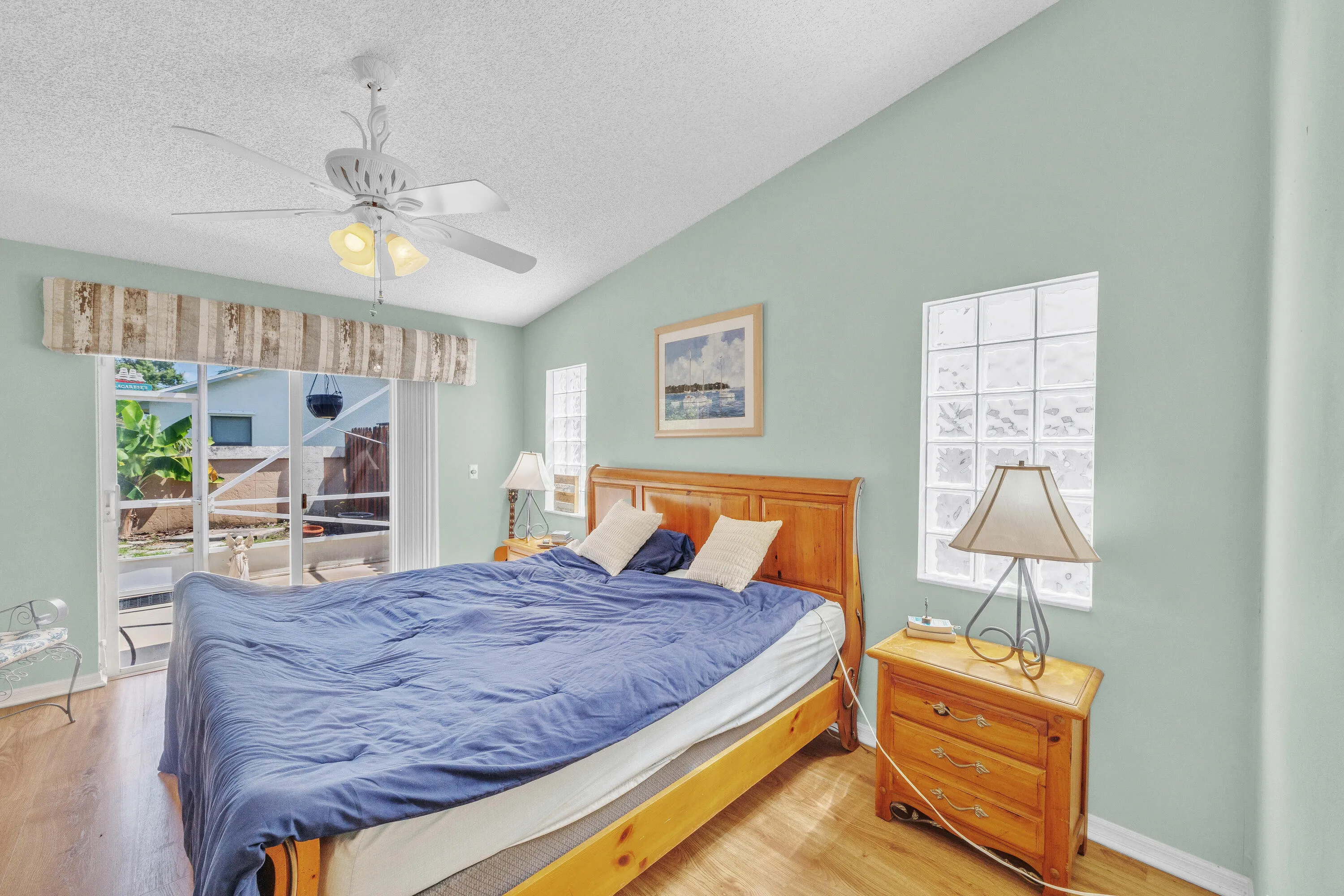 11 Primary Bedroom (2)
