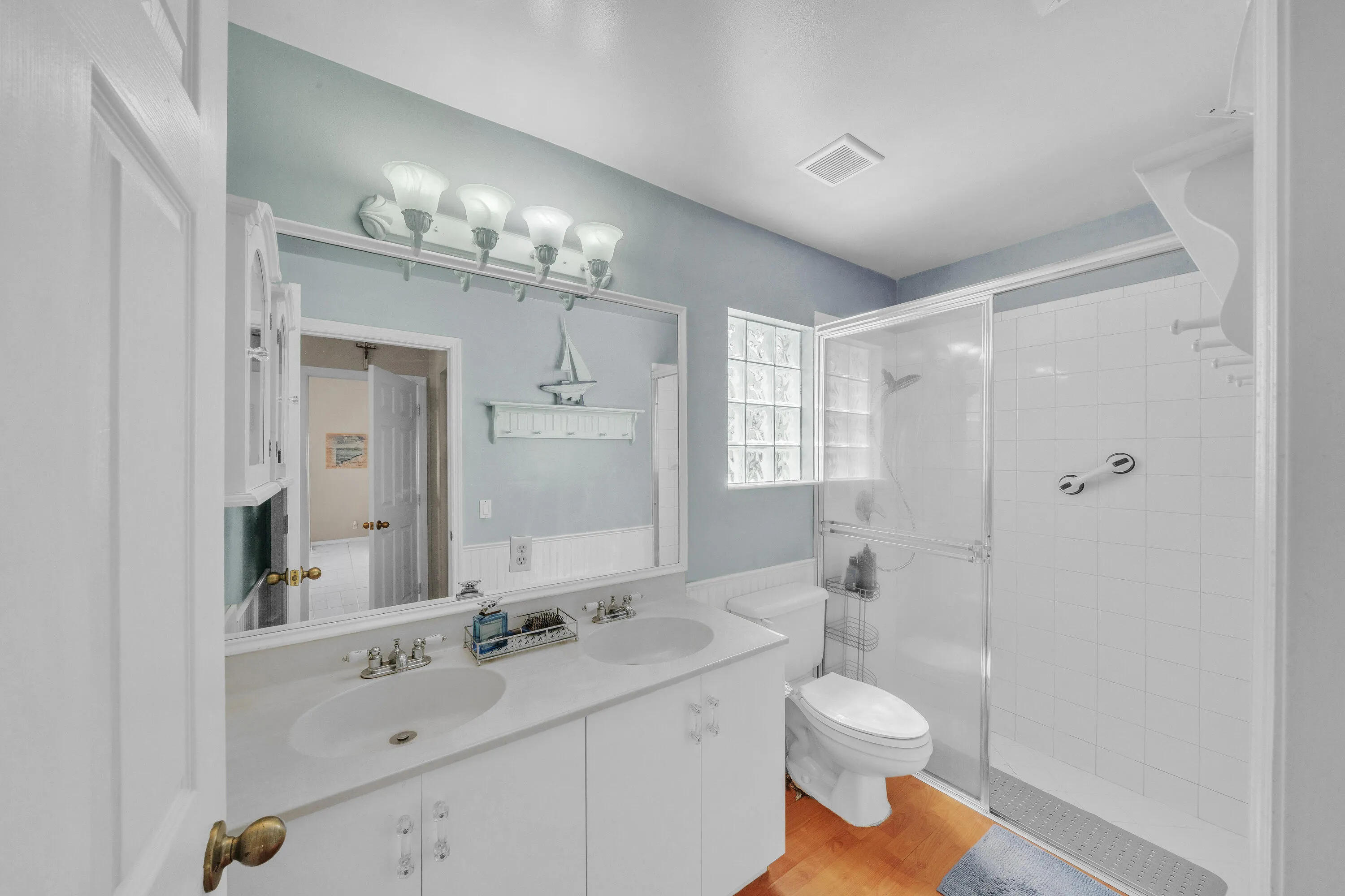 10 Primary Bathroom (2)