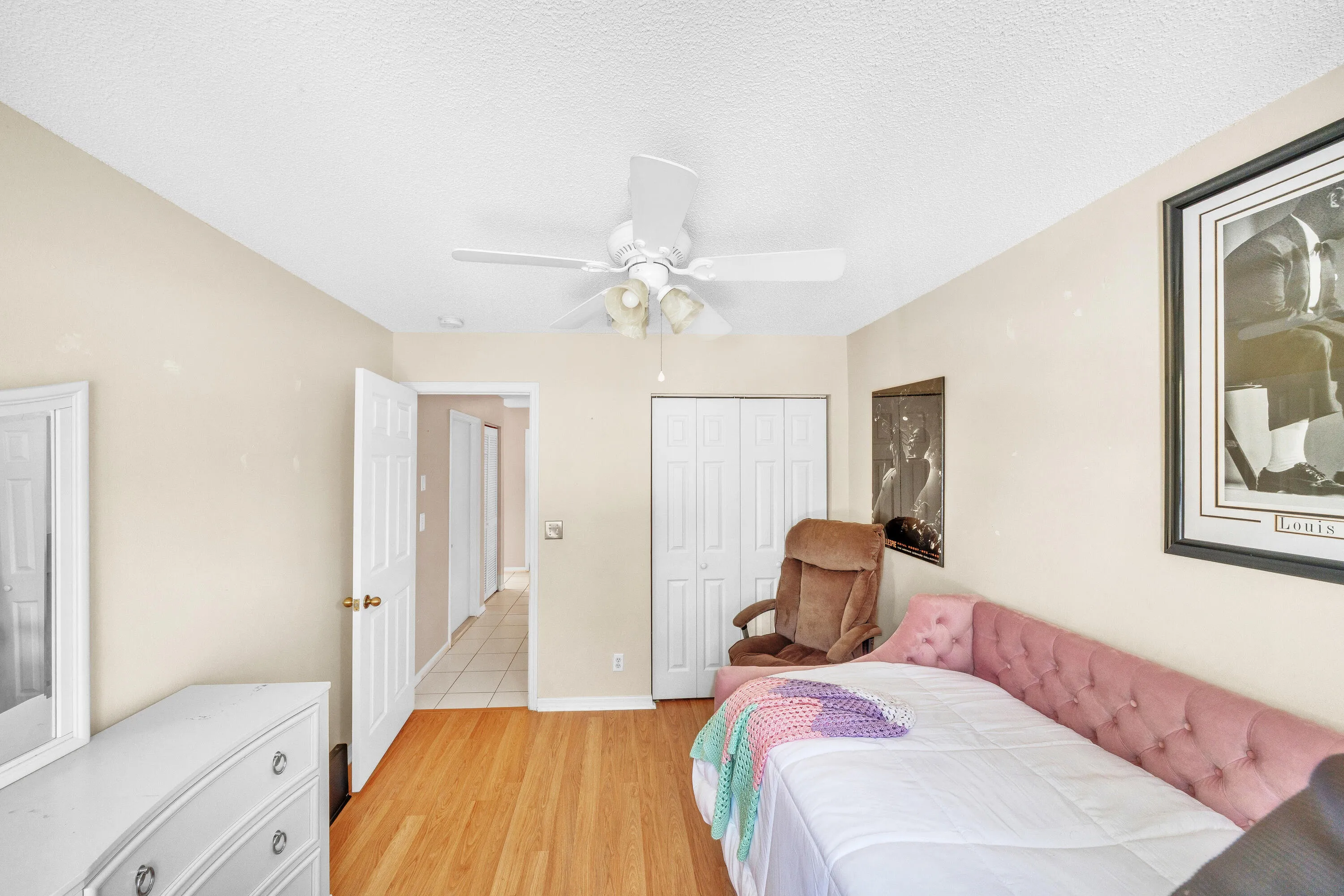 18 Guest Bedroom A (2)