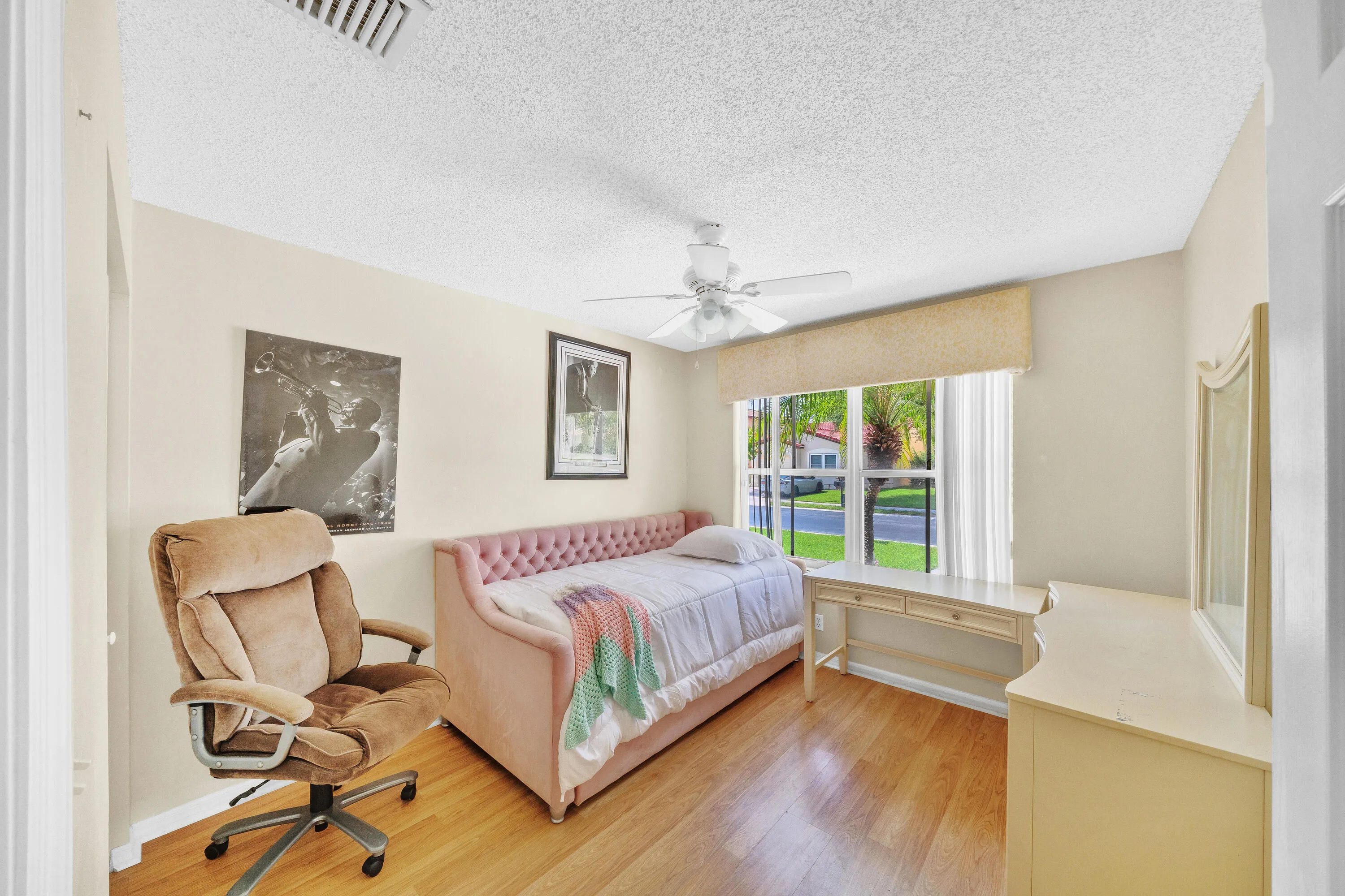18 Guest Bedroom A (1)