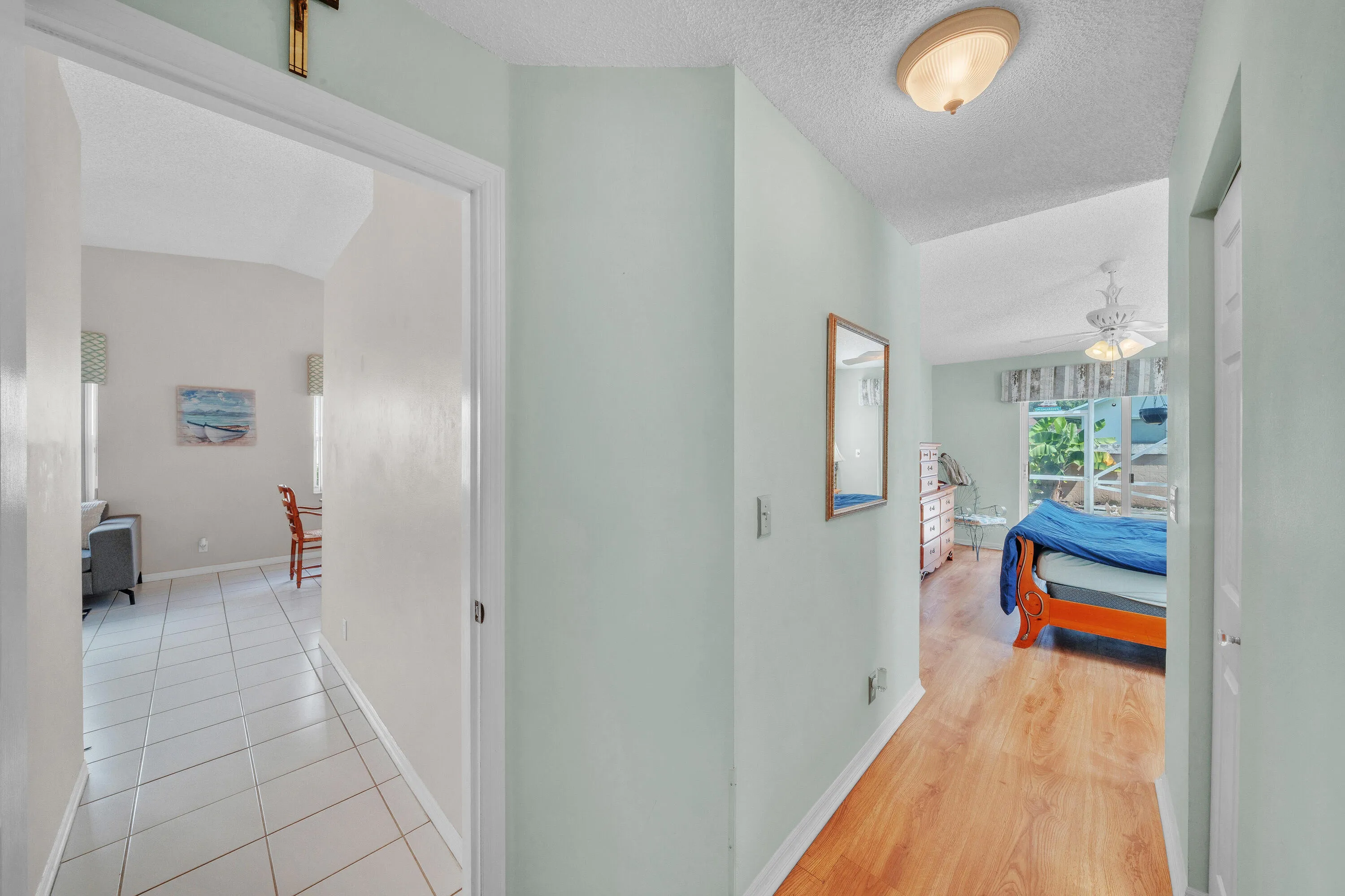 16 Foyer