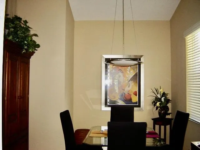 Contemporary pendant lighting fixture