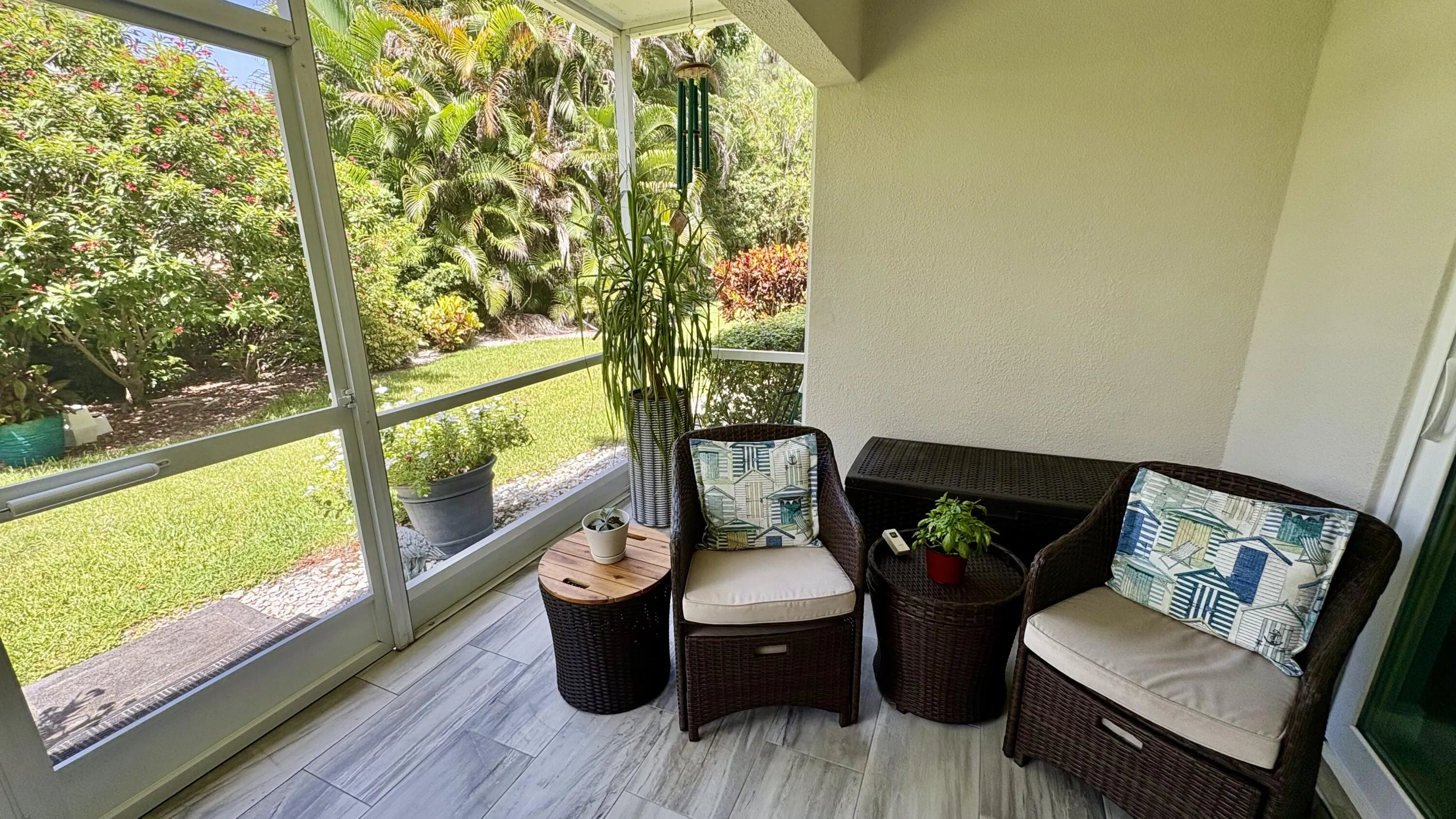 1251 - Porch 2