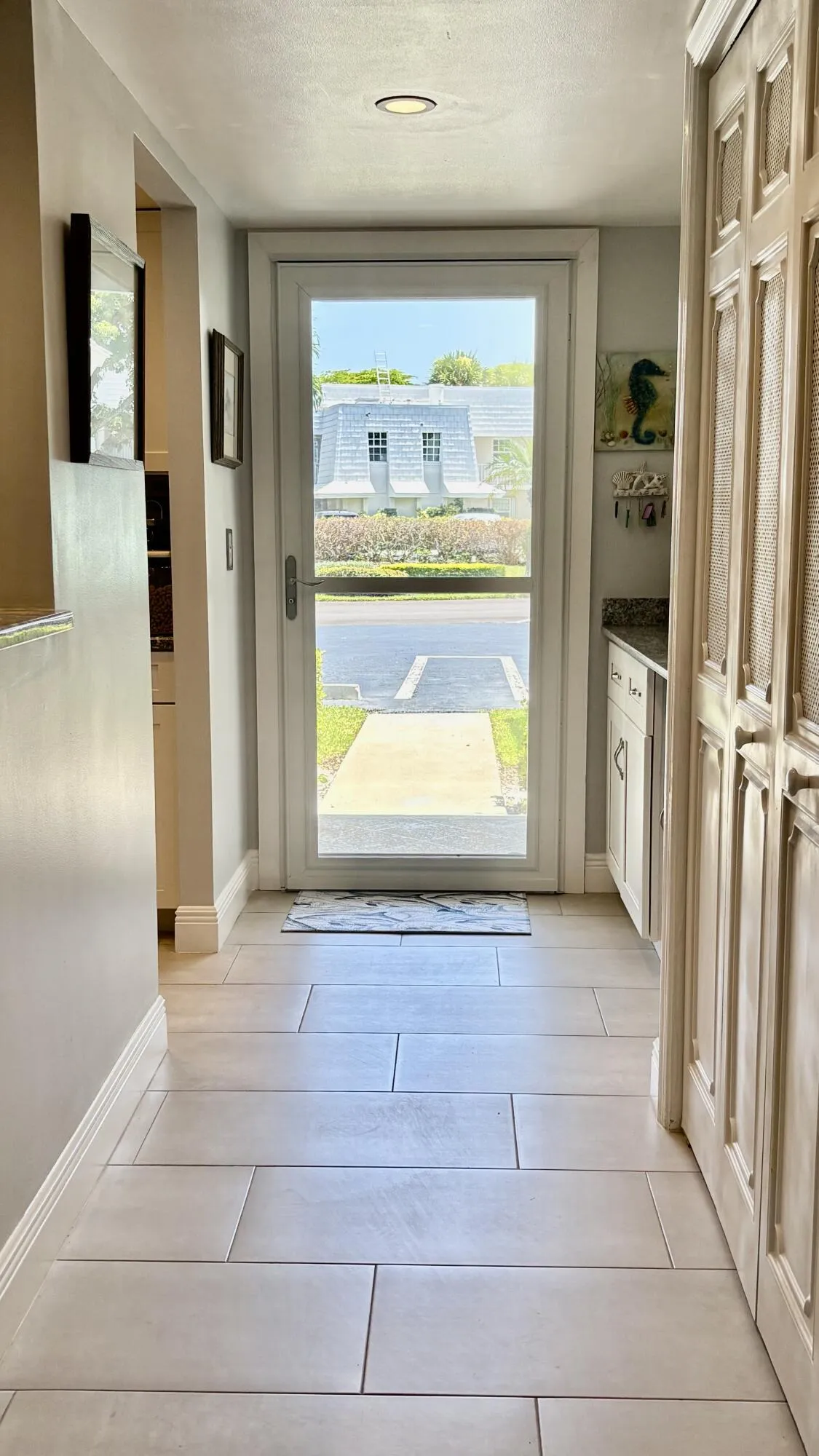 1251 - Entrance Open Door