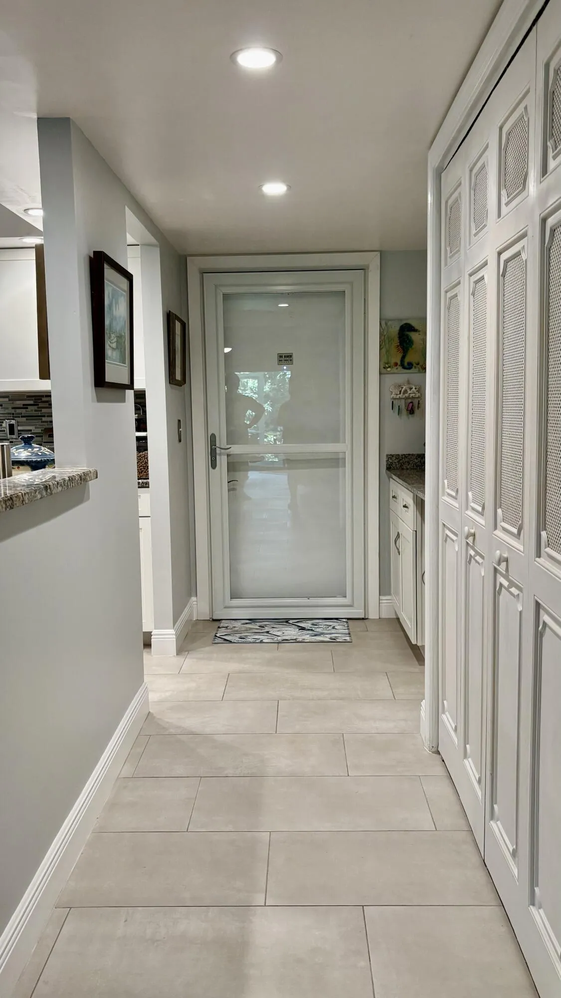 1251 - Entrance Hallway 1