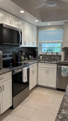 1251 - Kitchen 4