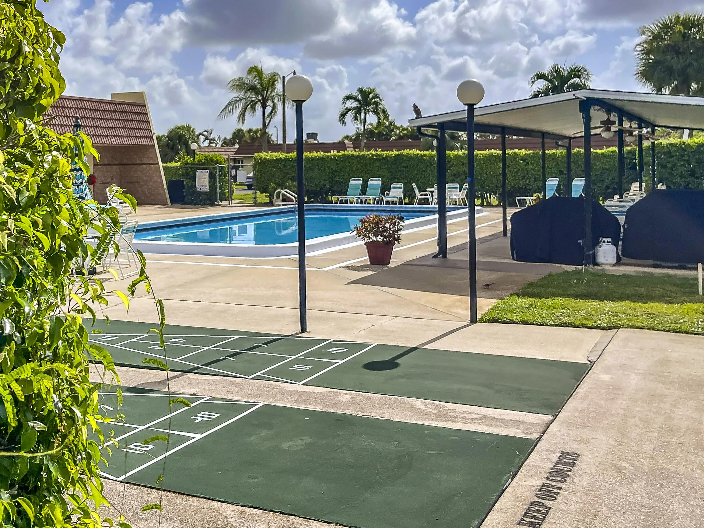 pool/shuffle board