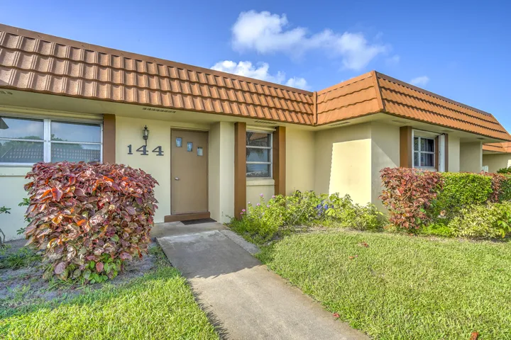 5780FernleyDr-3