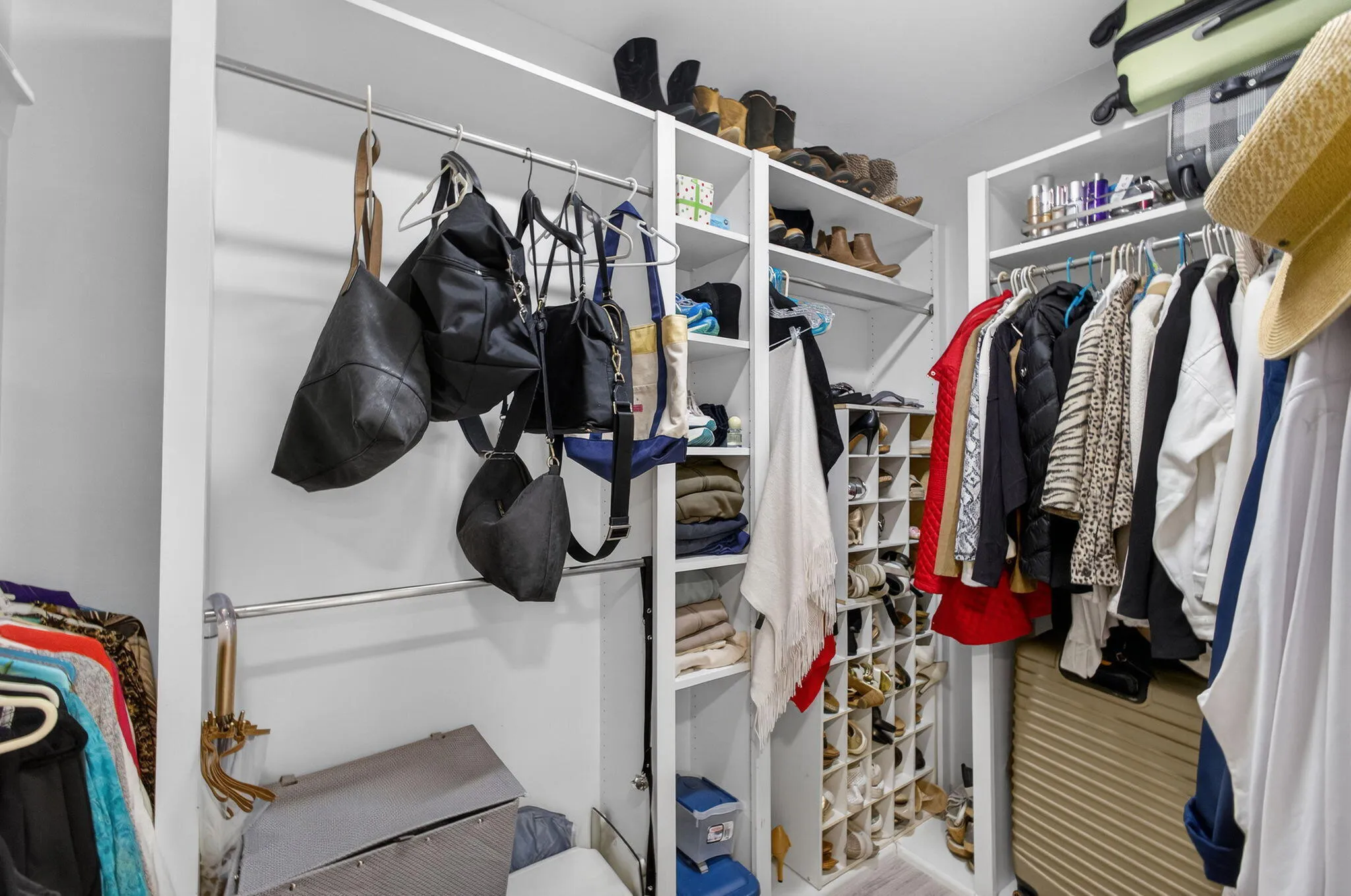 MASTER CLOSET