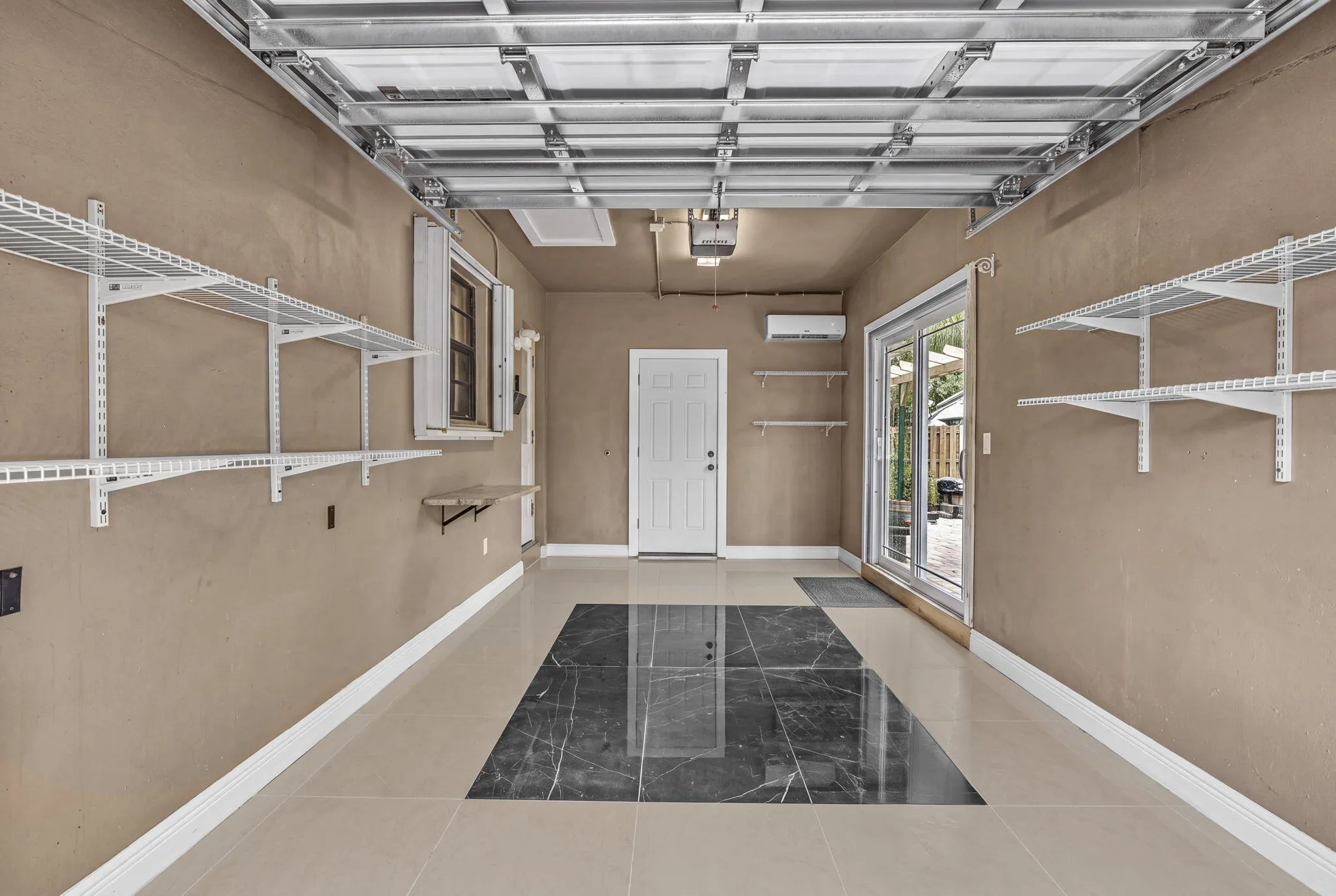 garage (bonus room)