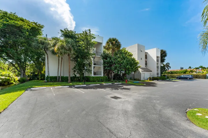 Welcome to Jupiter Ocean and Racquet club