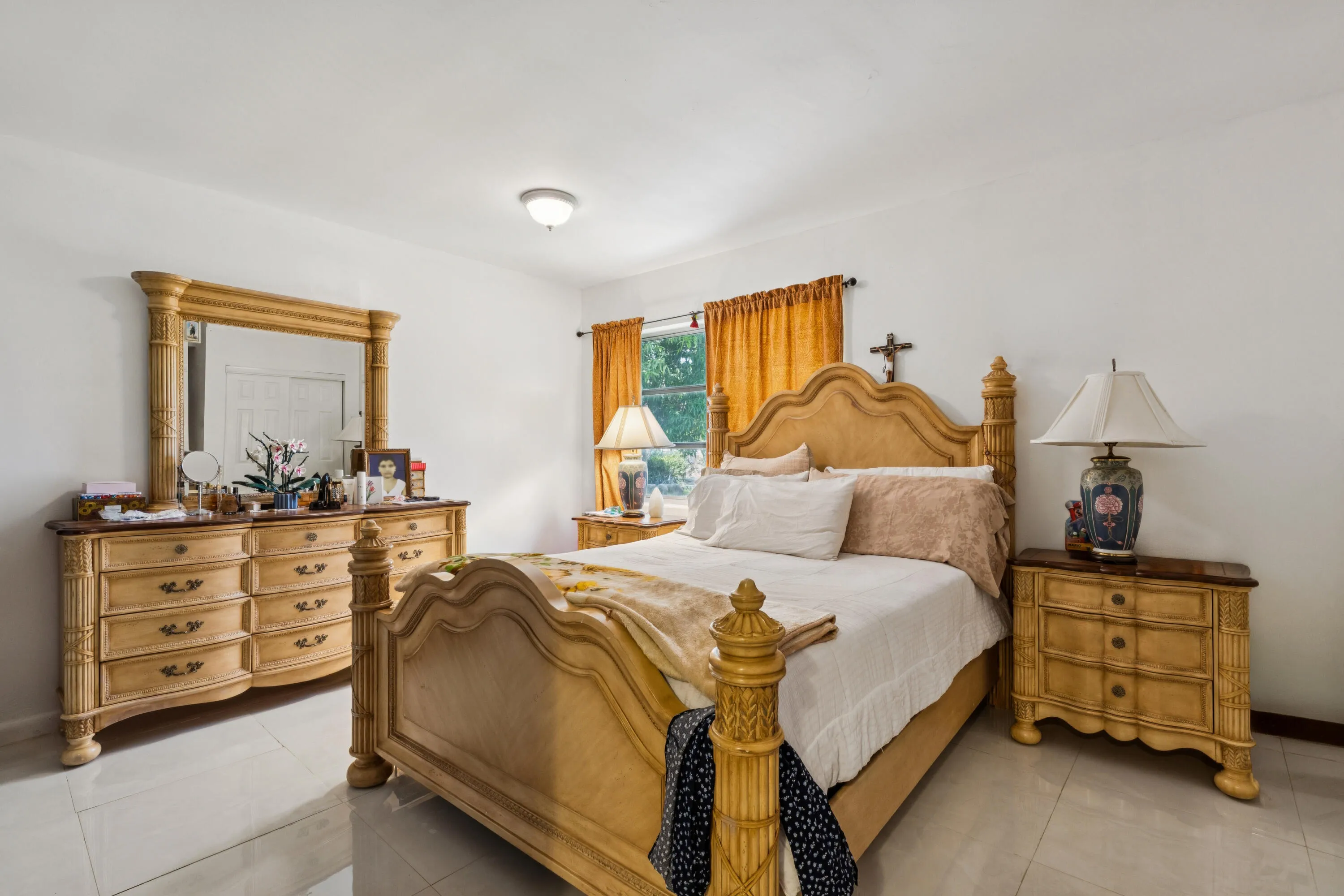 masdter bedroom