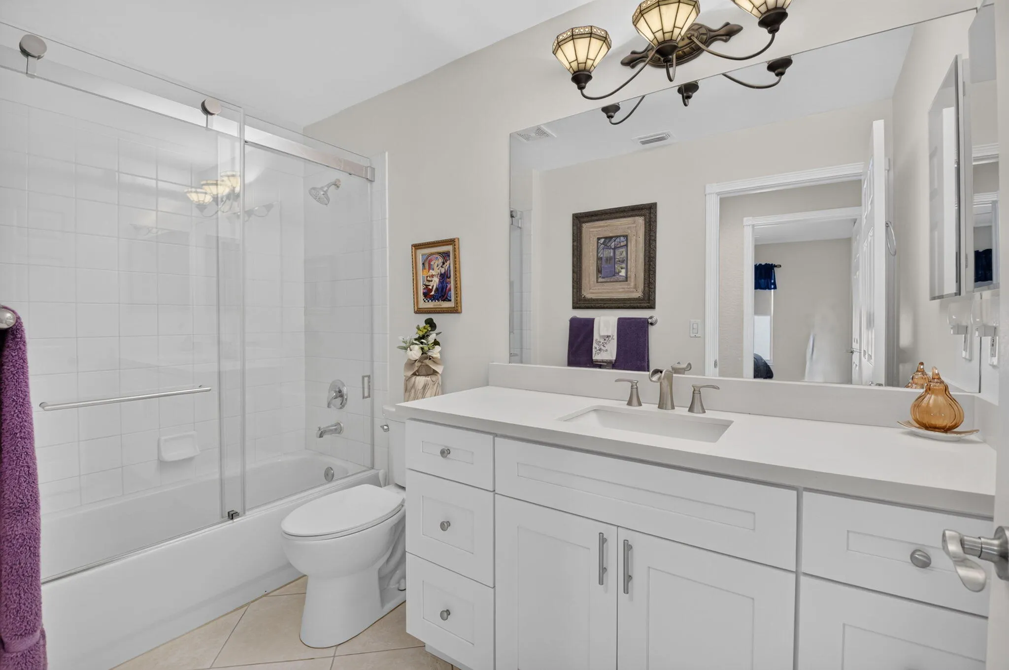 Guest full bathroom