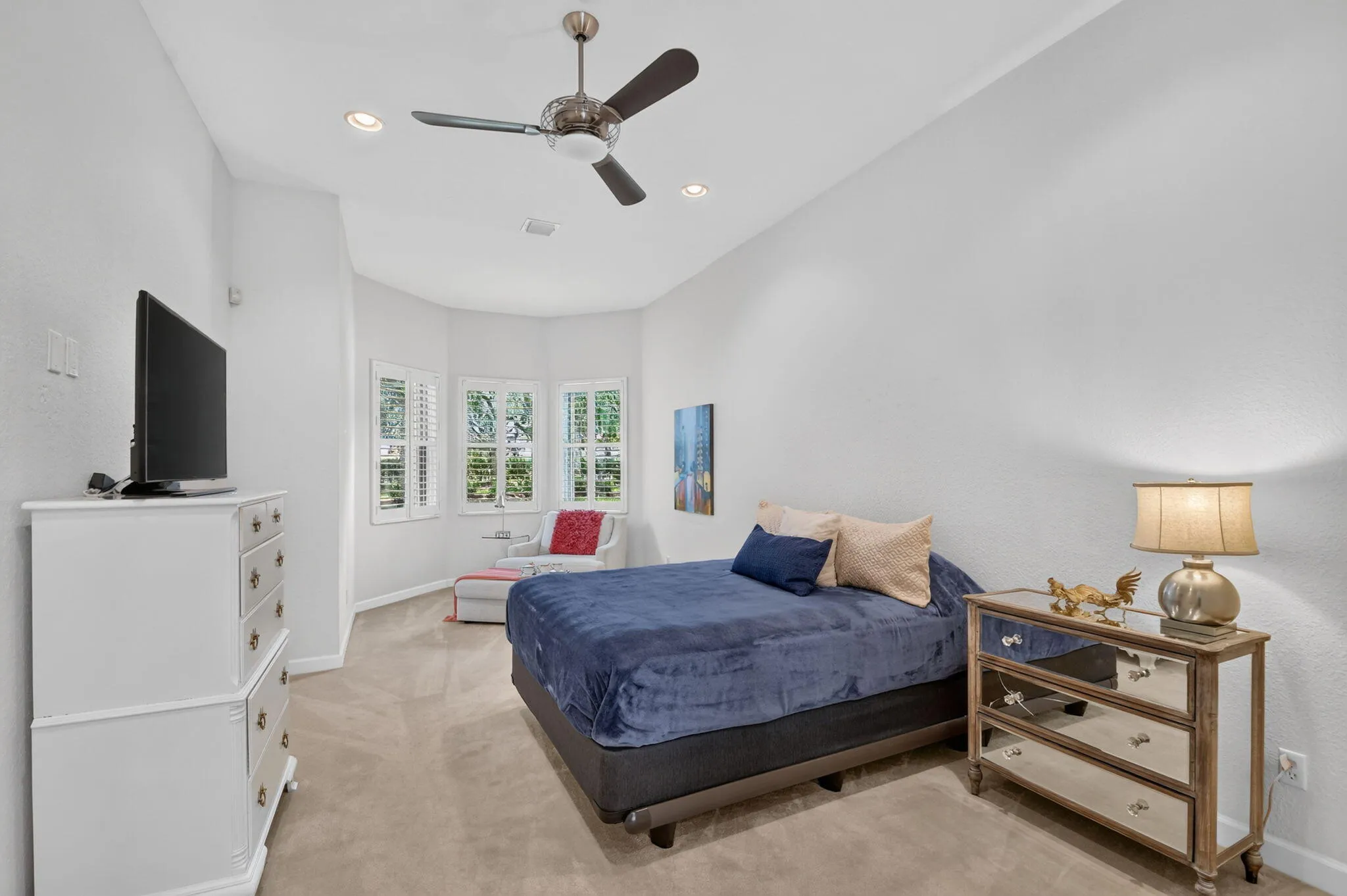 Large Primary suite with sitting area