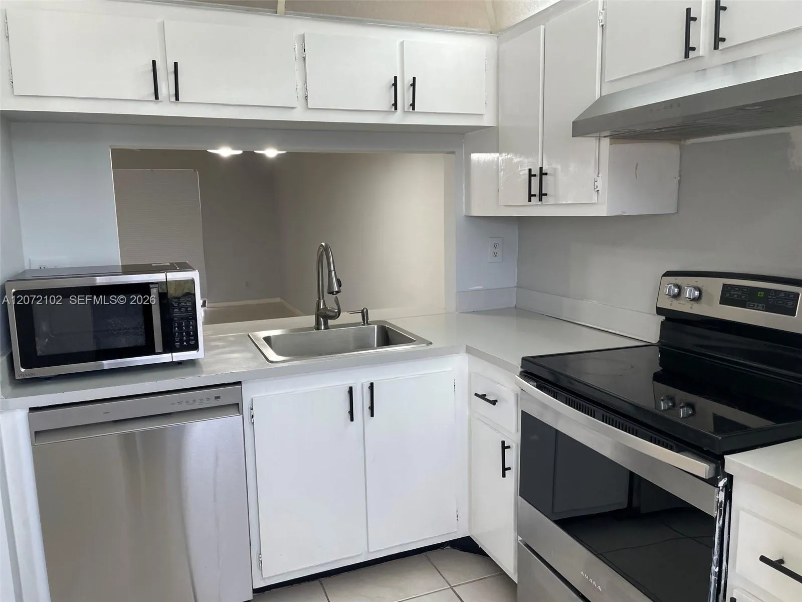 DISHWASHER & STOVEPORTABLE MICROWAVE
