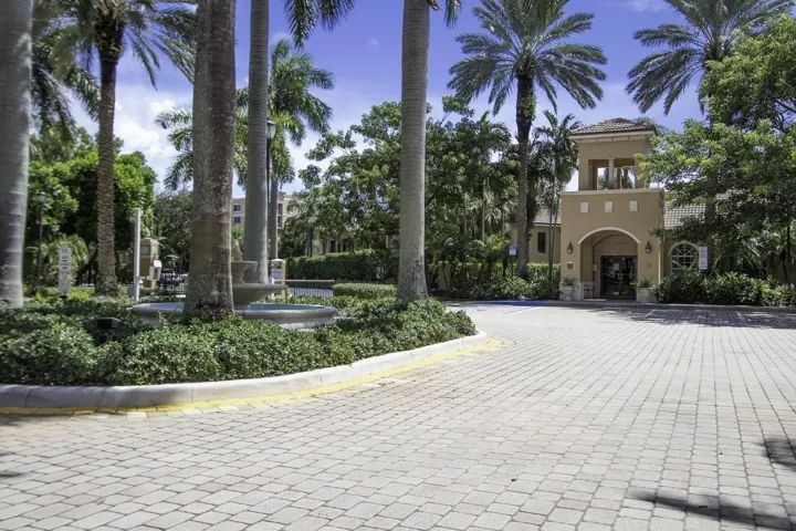 Mariners Cay main entrance
