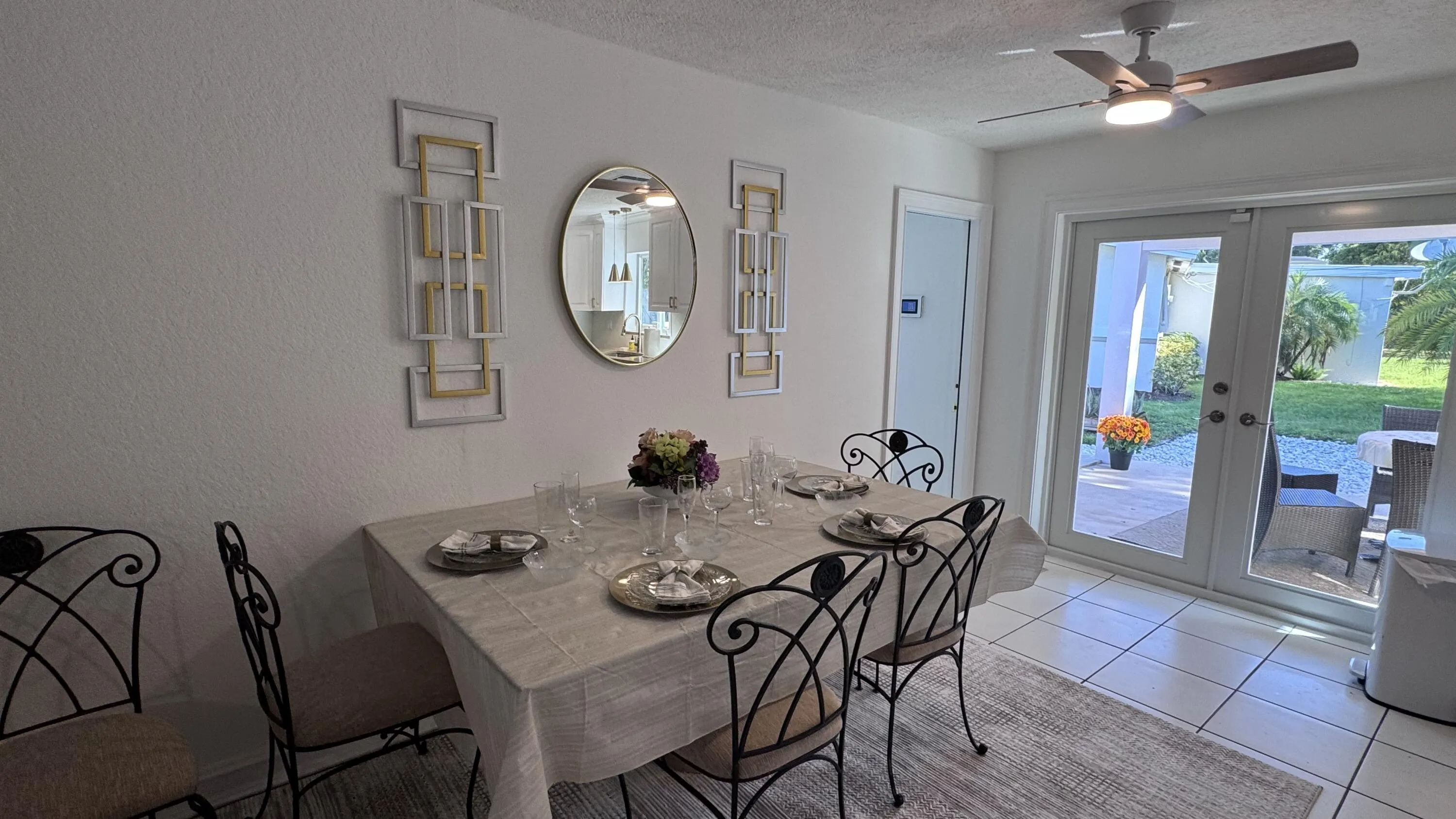 Eat in kitchen area