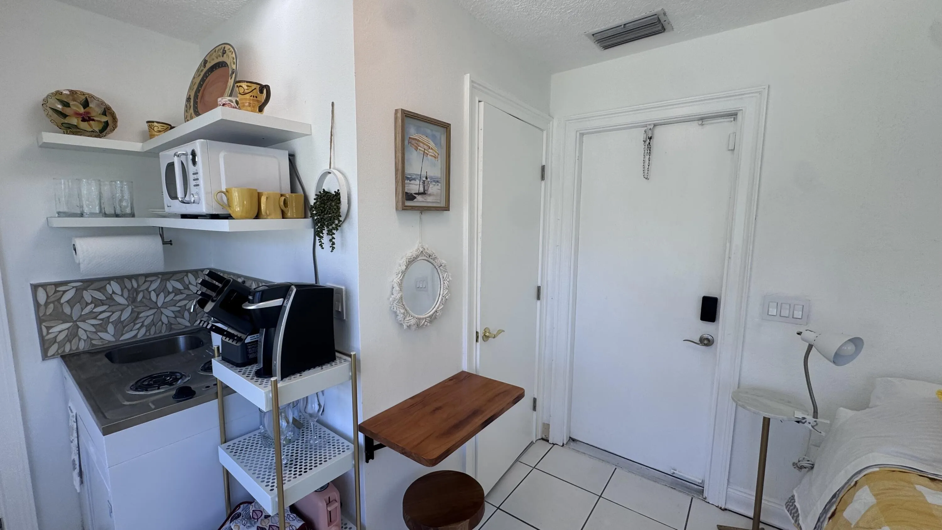 Apt kitchenette2