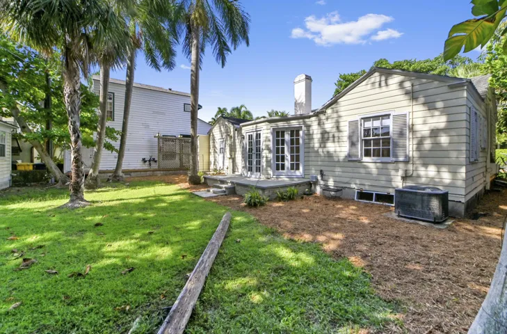 32 backyard 04