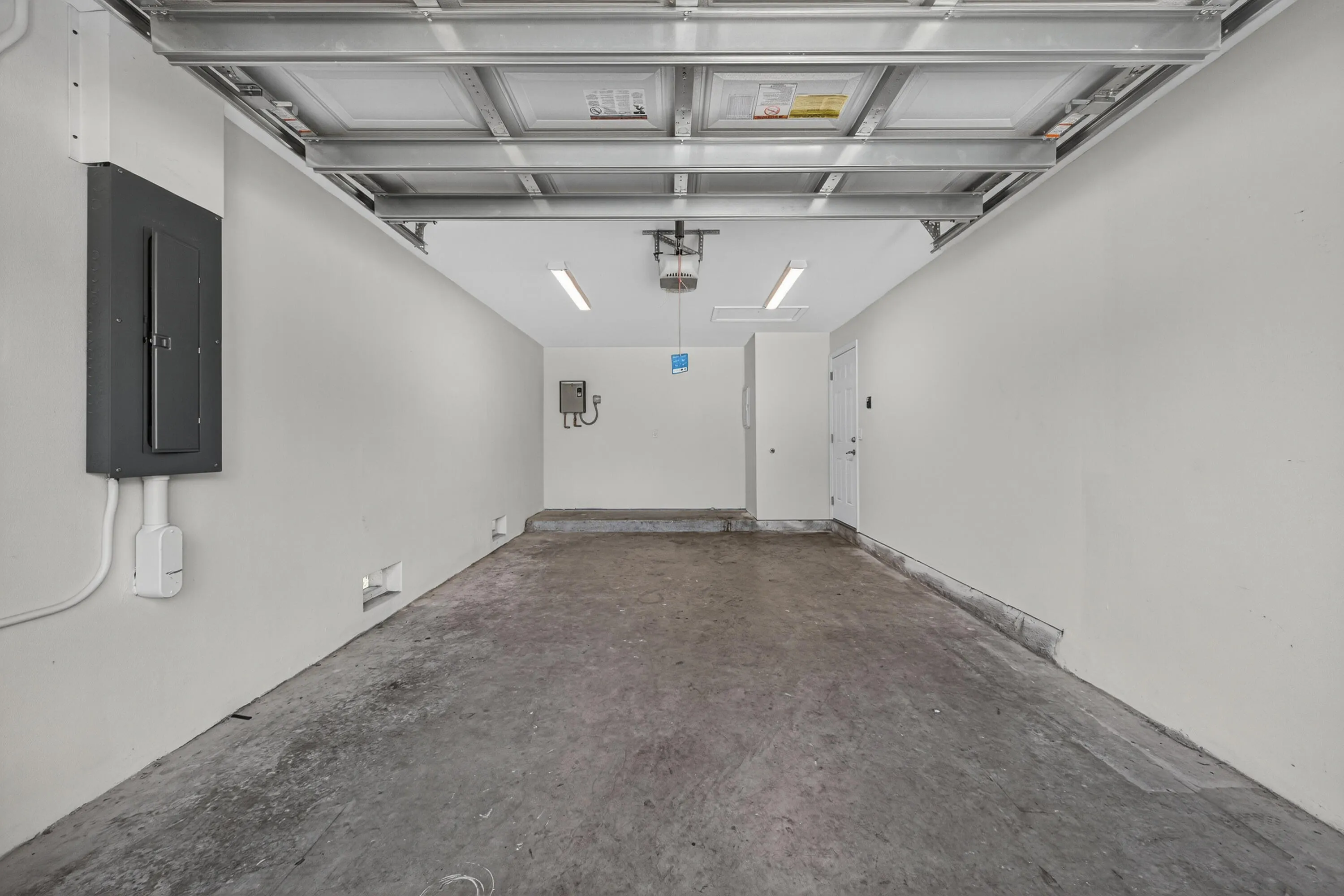 1 Car Garage