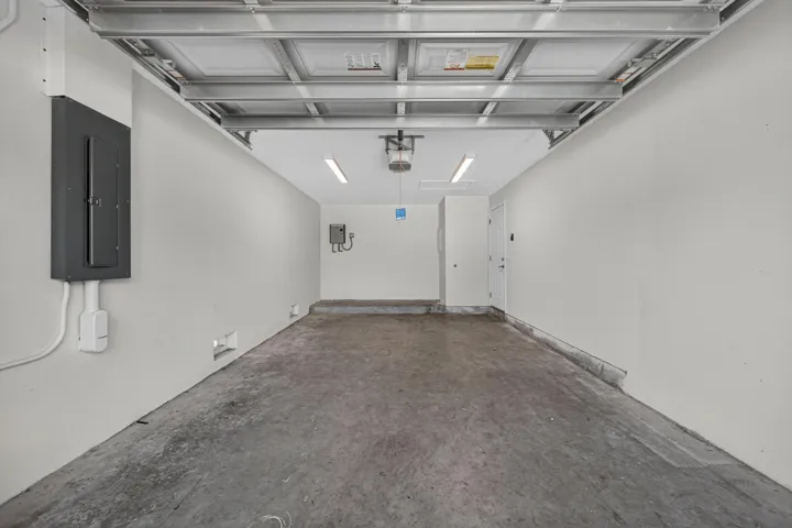 1 Car Garage
