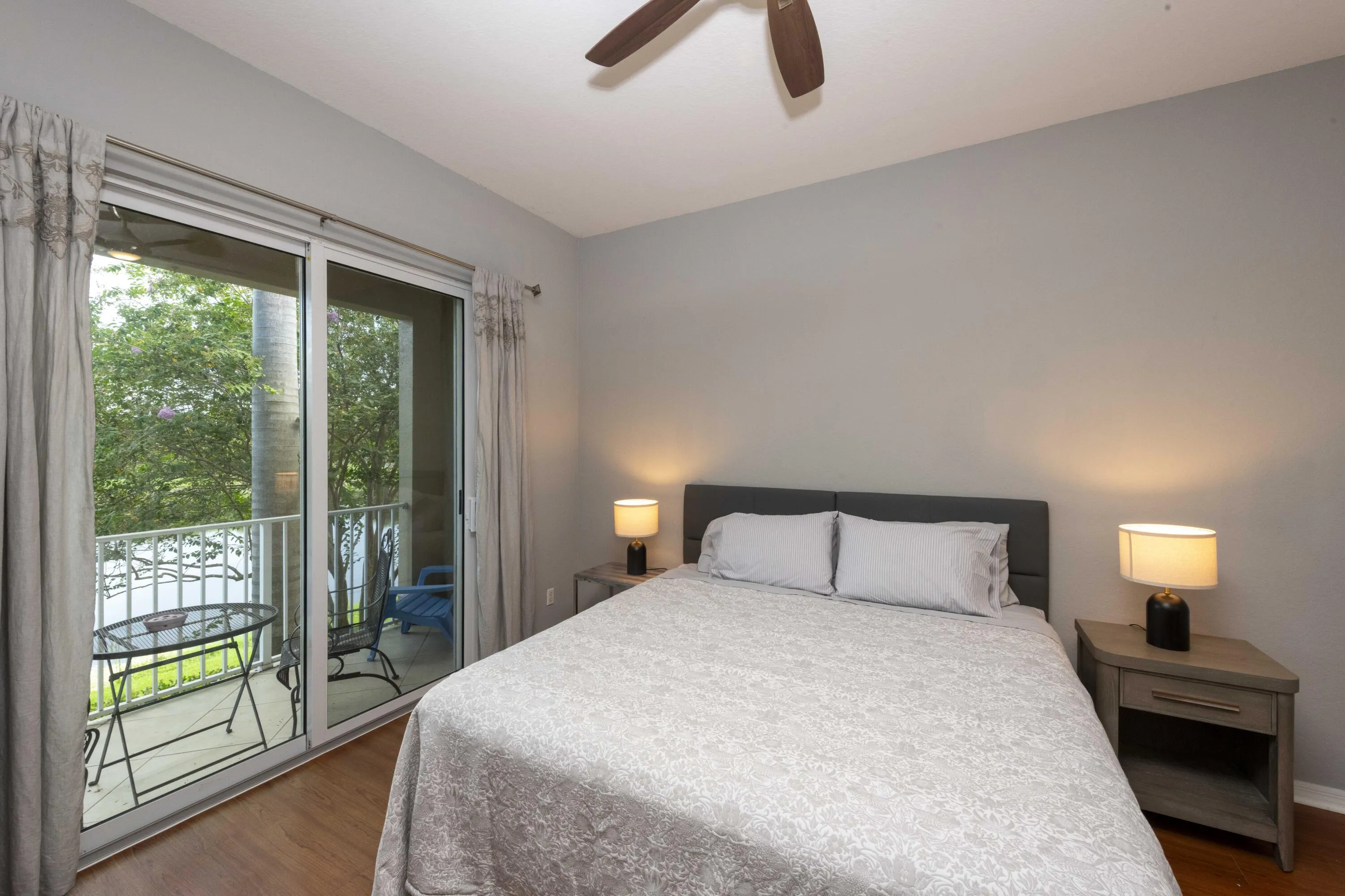 King size bed