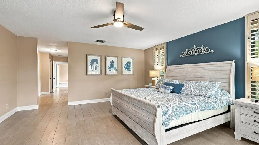 King Size Bed (2 Twins With Massage)