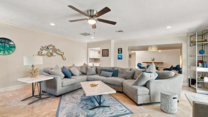 Plenty of Seating in Livingroom