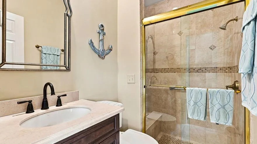 2nd Bedroom En-suite Bath
