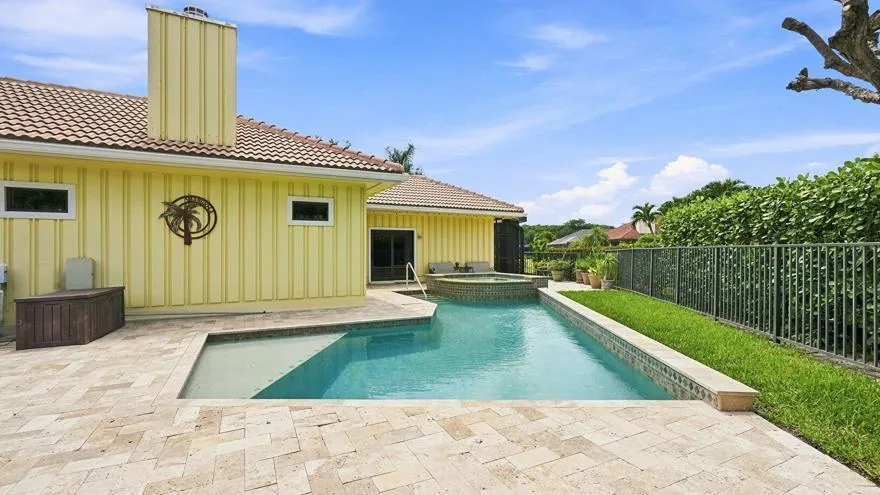 Fenced In Pool & Spa
