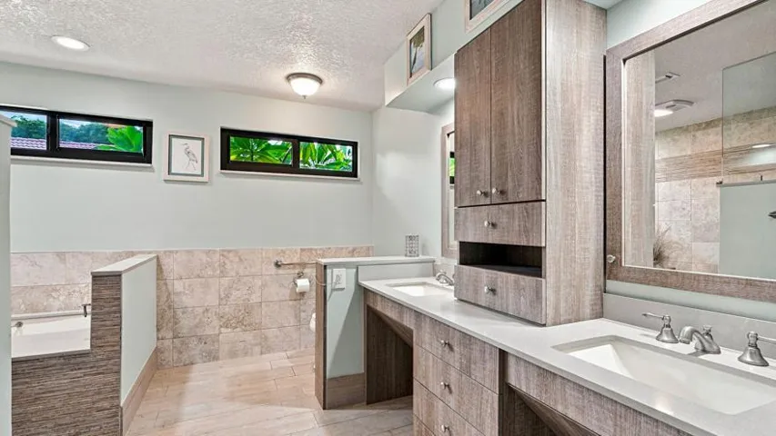 Plenty of bathroom storage