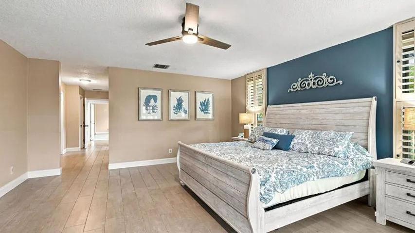 King Size Bed (2 Twins With Massage)