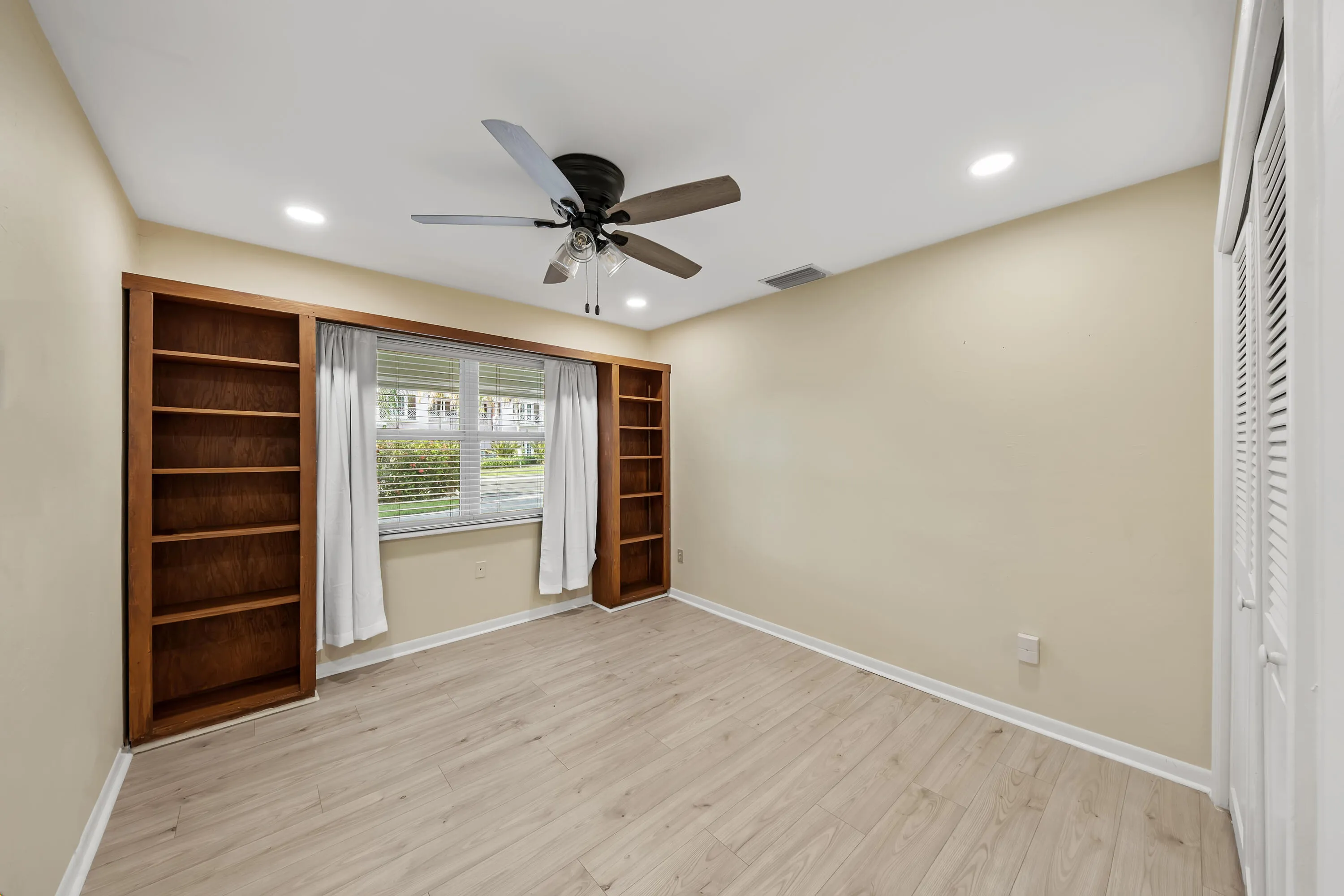 BEDROOM #4