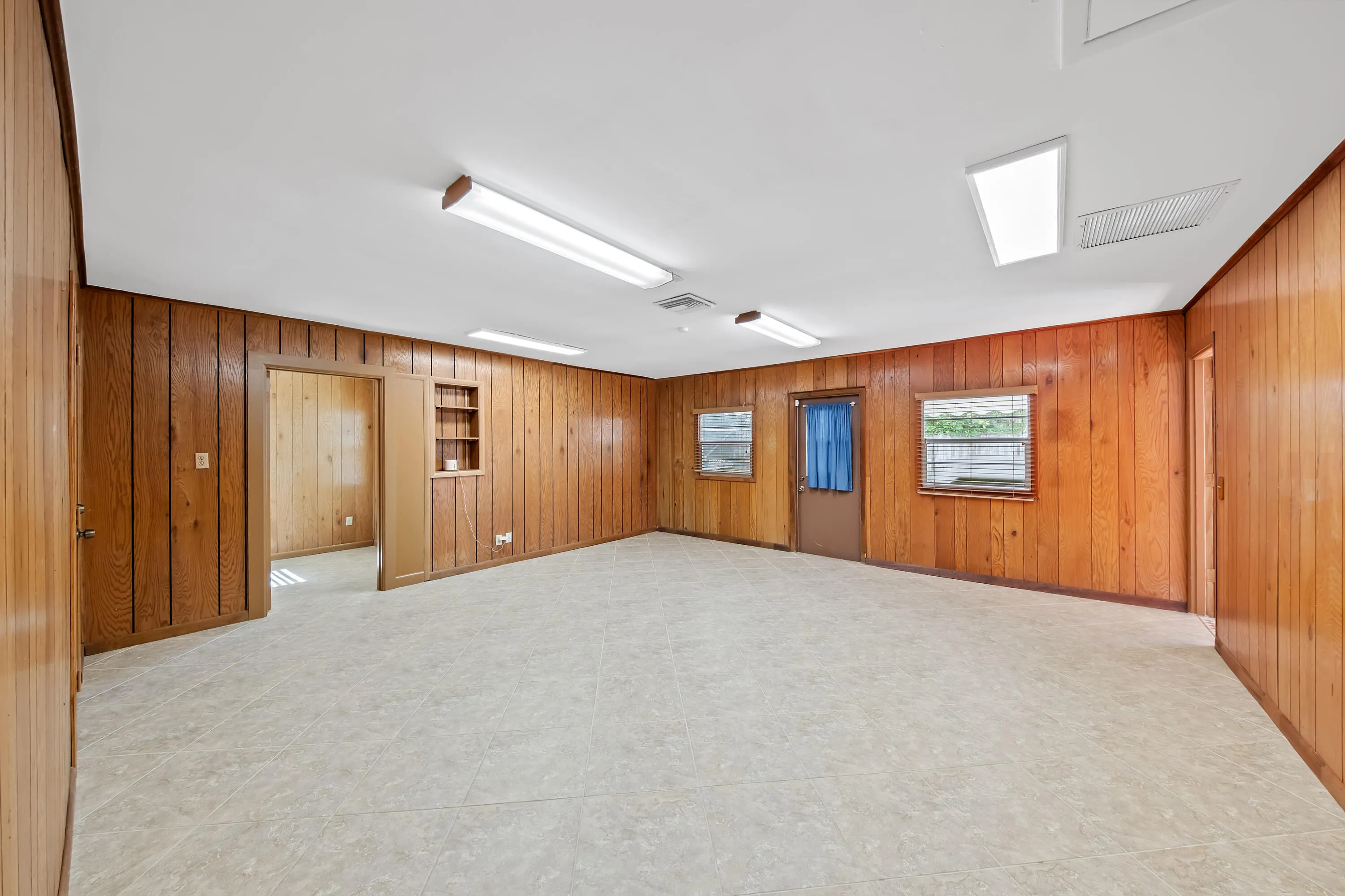 ENTERTAINMENT ROOM