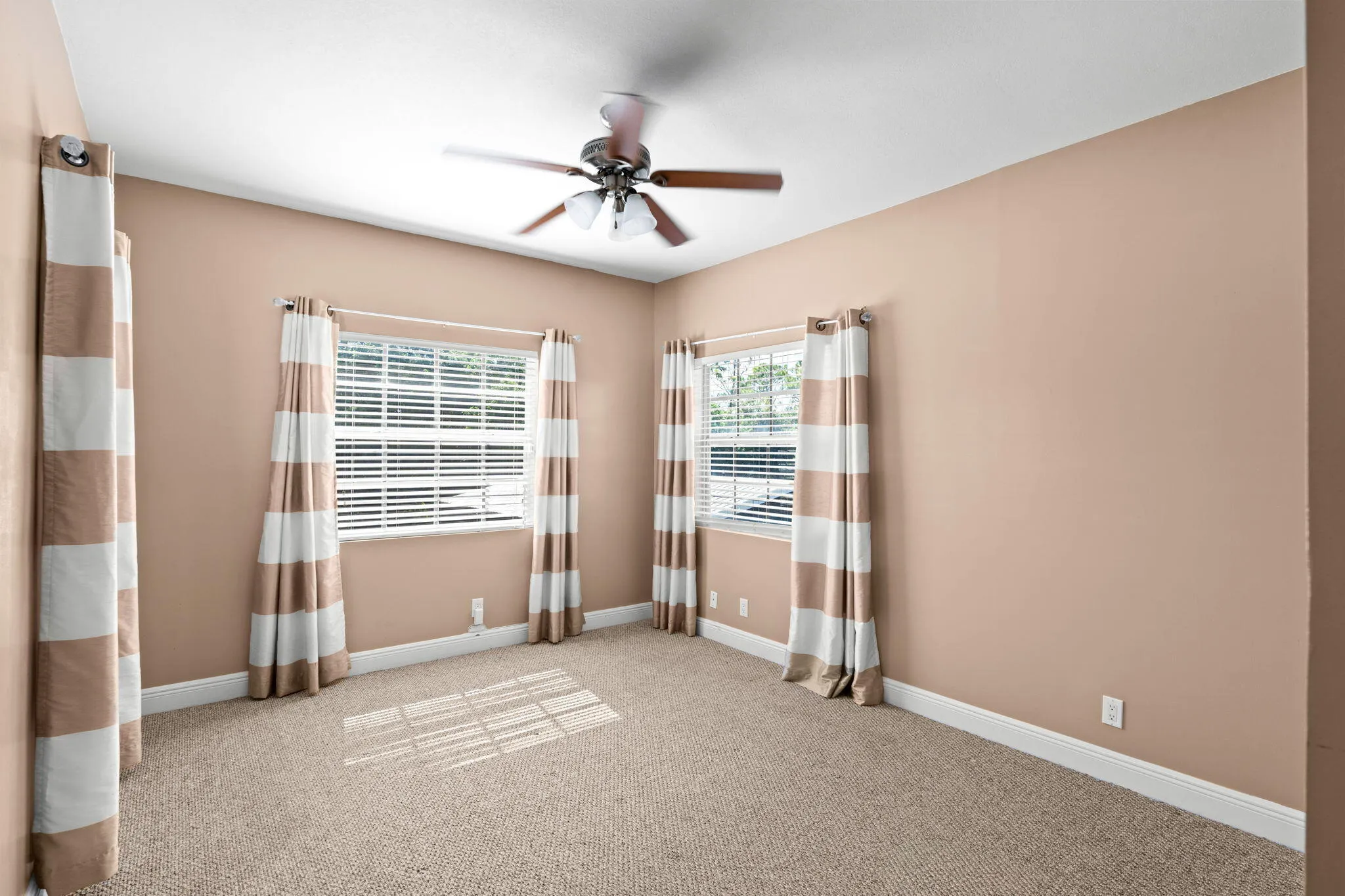 33-web-or-mls-A7404738