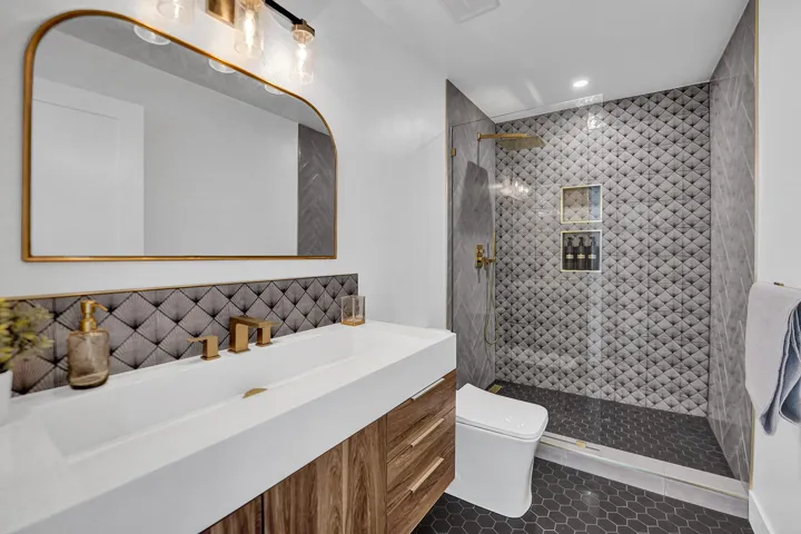 2nd Bathroom