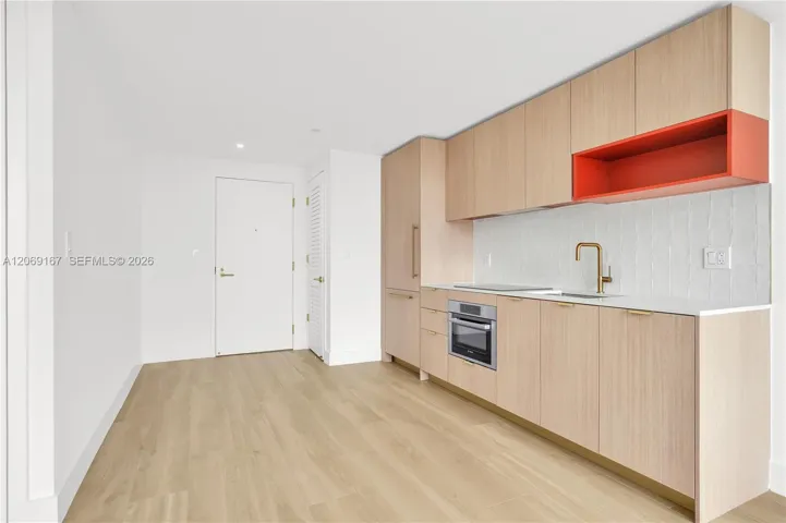 Secondary bedroom.