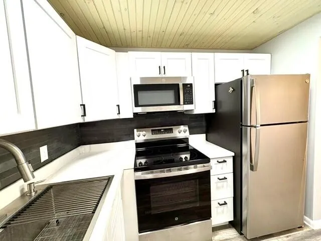 Stainless Steel Appliances, including Dishwasher