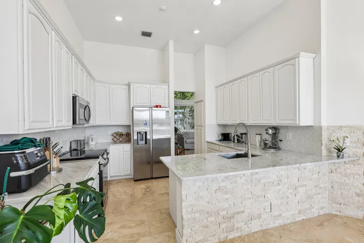 17-web-or-mls-Heritage Dr-S1408-017