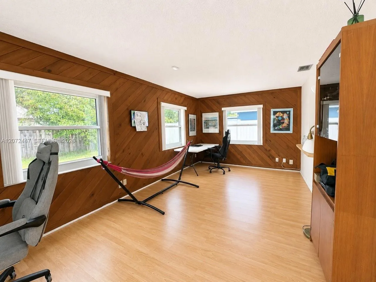 OFFICE OR DINING AREA