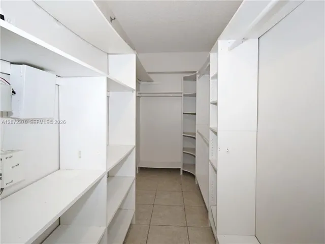 Walking closet Master Bedroom