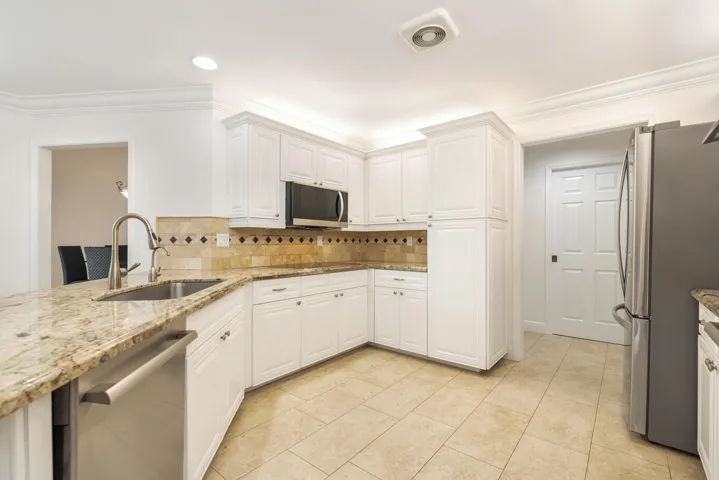 Large Custom Kitchen, S/S French door refrigerator