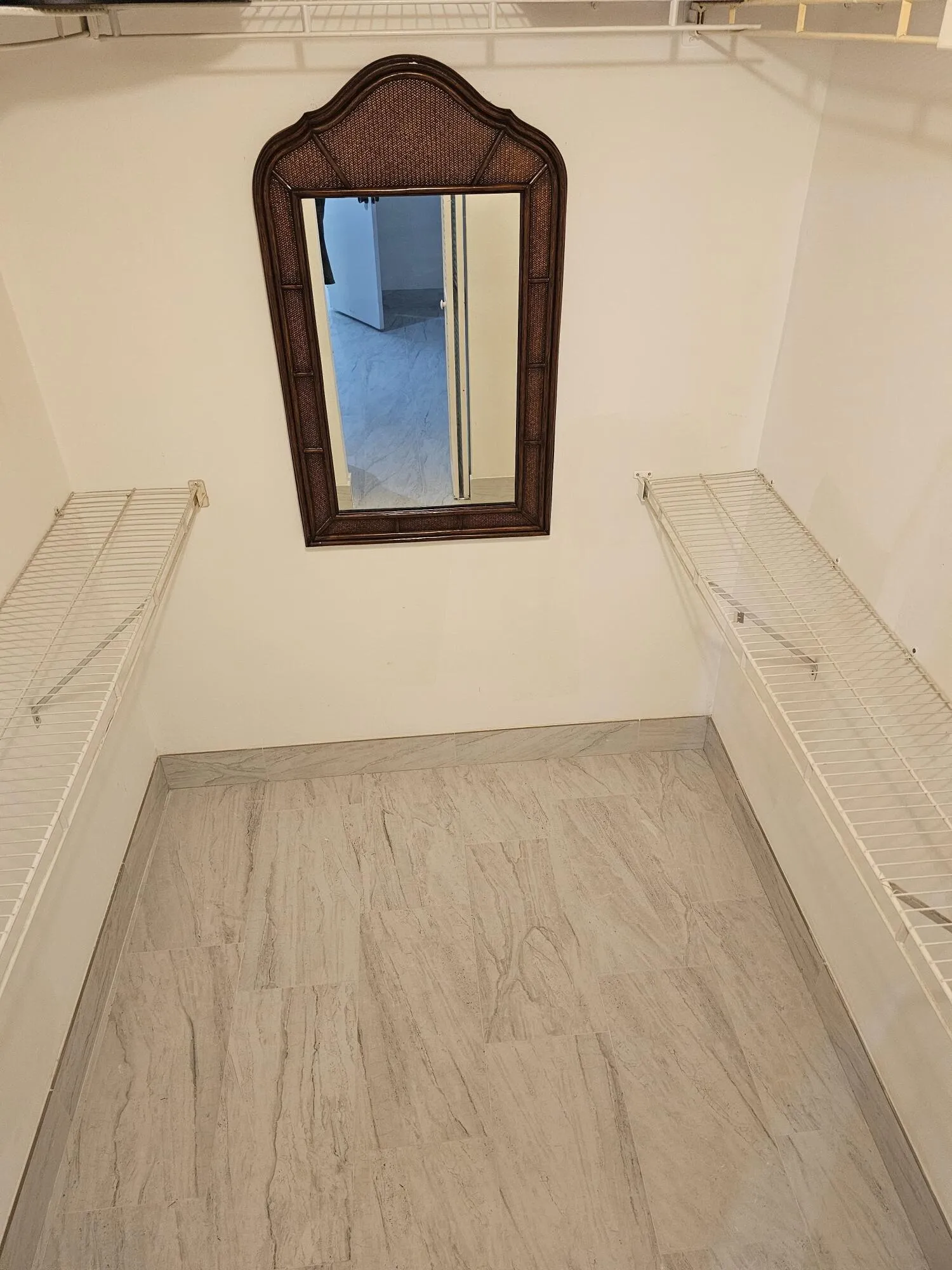 masterbedcloset2