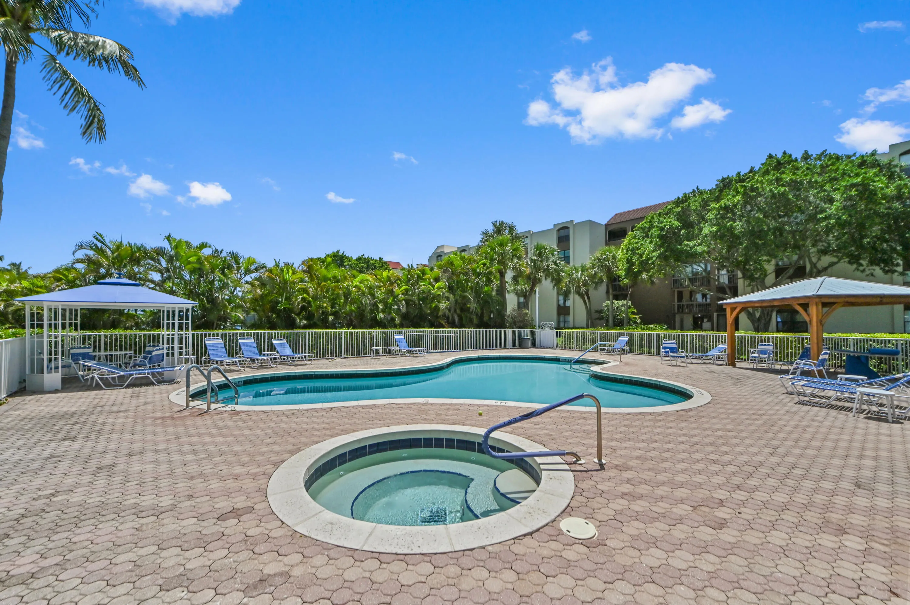 Swimming Pool & Jacuzzi Pool