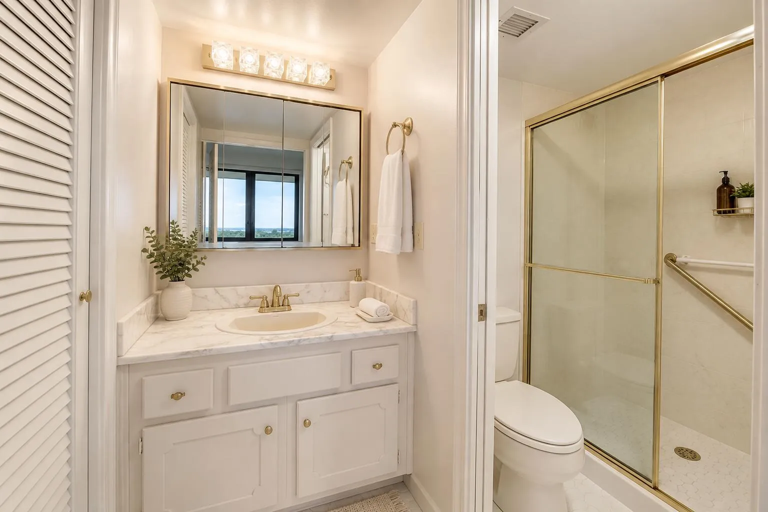 2nd Full Bathroom.