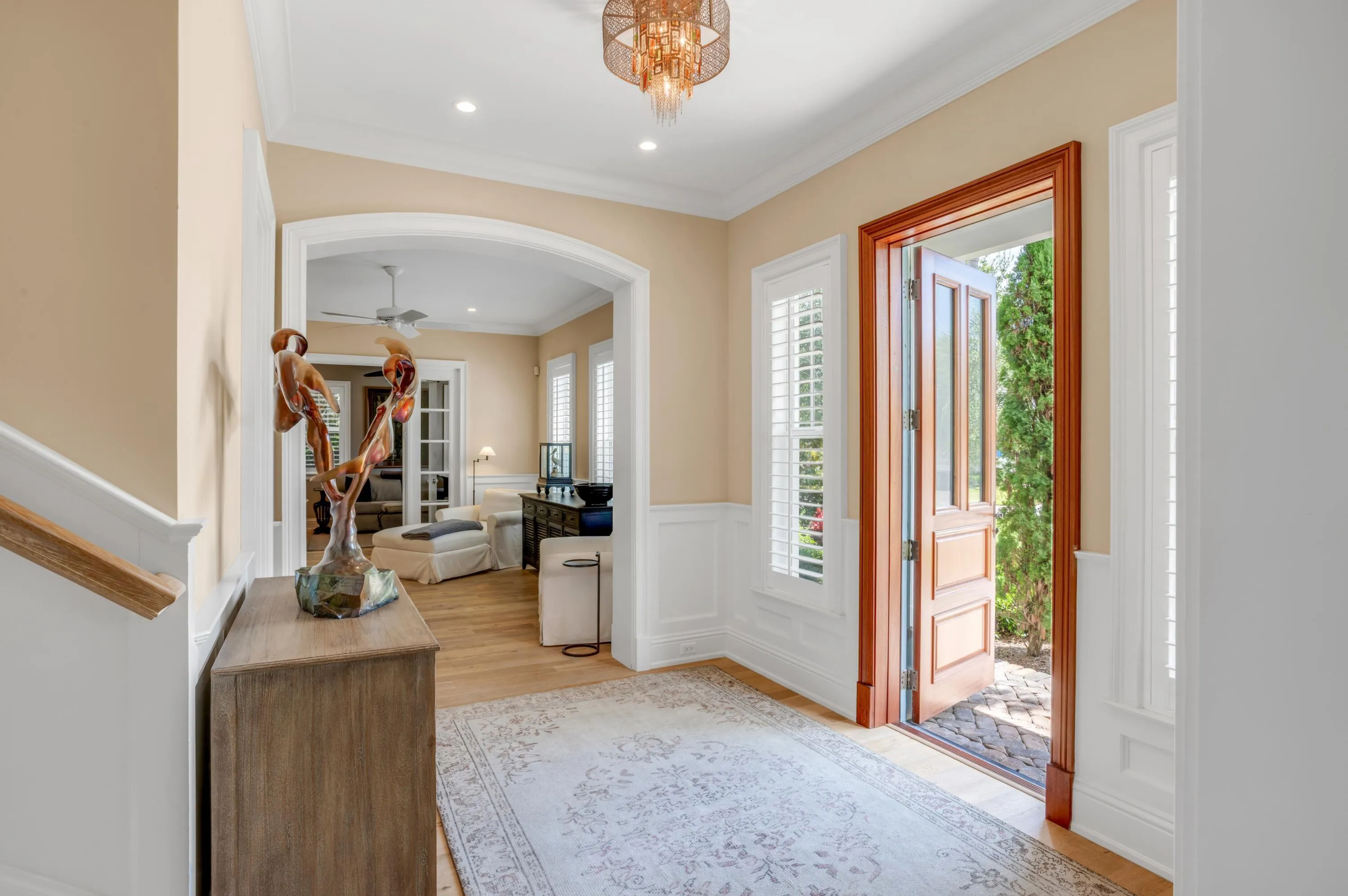 mls_FOYER_LOOKING_OUT